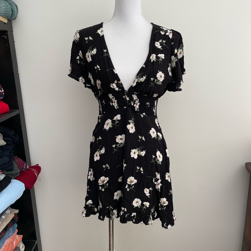 Forever 21 black floral mini dress sz L